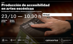 Sobra una foto de una mano sostiene un programa del TNC Accesible en versión audio, se lee: taller virtual “Producción de accesibilidad en artes escénicas. Participación de nuevos públicos y distintas formas de habitar la escena”, a cargo de Johanna Ureña y Gladys Benítez. Se realizará el 23 de octubre a las 10:30 h, en el marco del III Laboratorio Internacional de Creación y Desarrollo de Públicos.